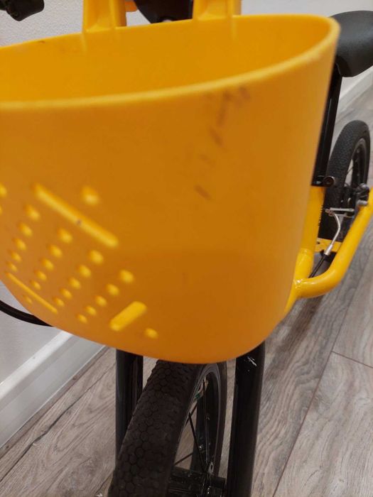 Bicicletă de echilibru Between cu coș