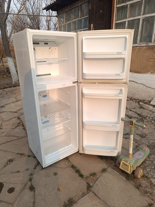 Холодильник LG в отличном состоянии