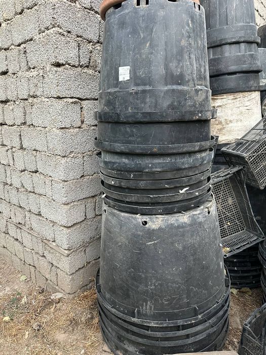 Gul va daraxtlar uchun har hil razmerda tuvakla bor