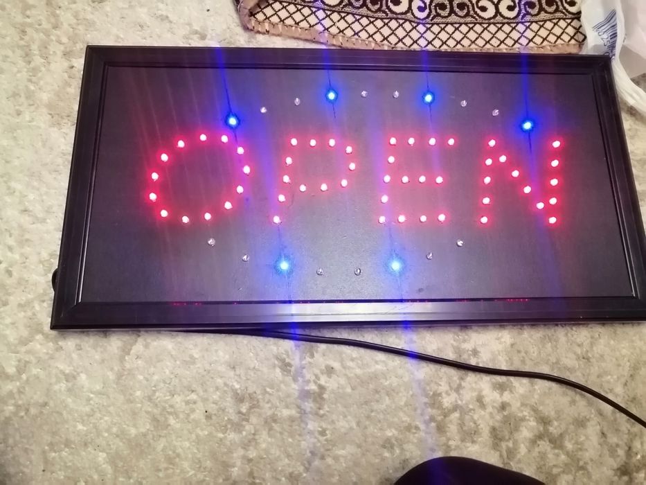 Open  Открыто вывестка для магазин