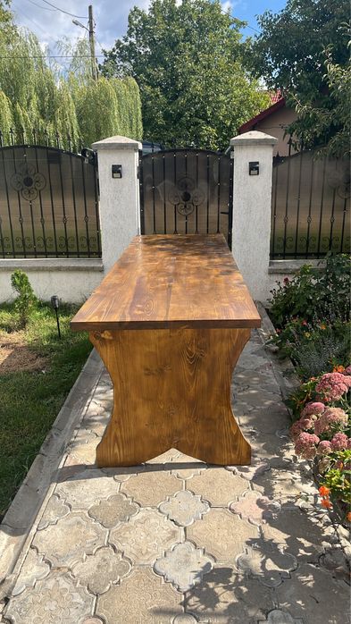 Masa din lemn de brad