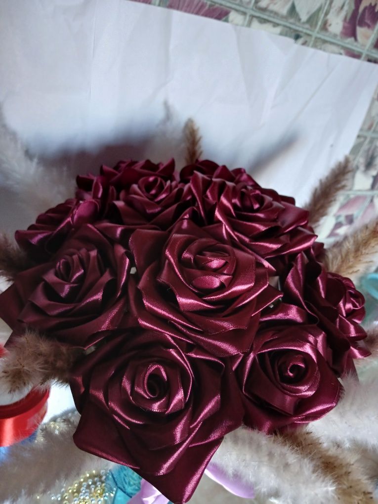 Розы ручной работы из атласных лент . Г.Семей