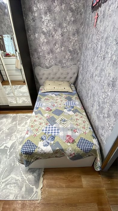 Кровать с матрасом