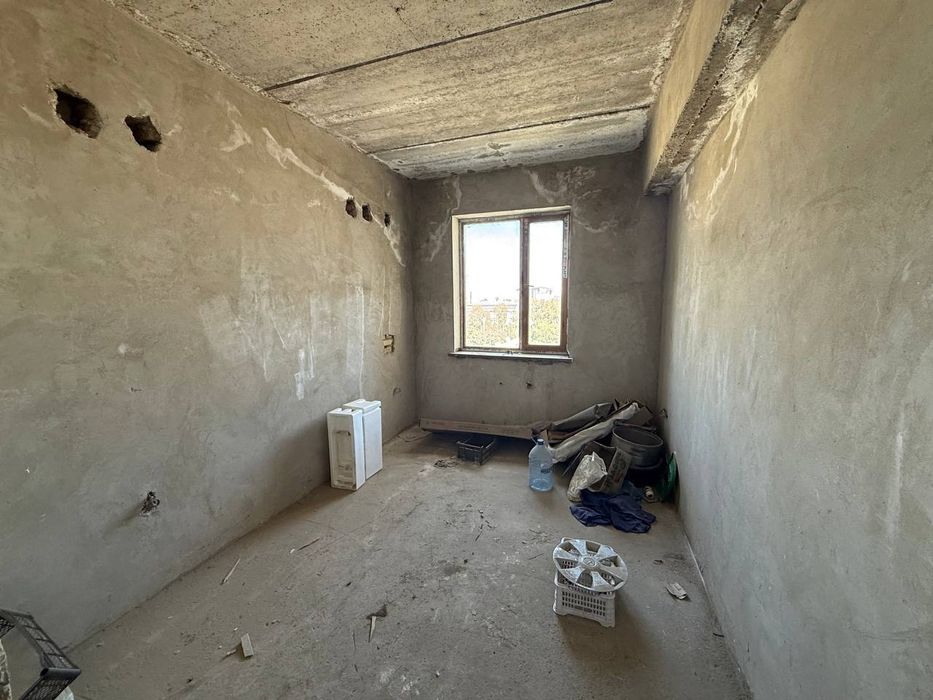 Арзон 2 хоналик квартира 5- каватдан сотилади.Янги Дом.Ор:Болгарский П