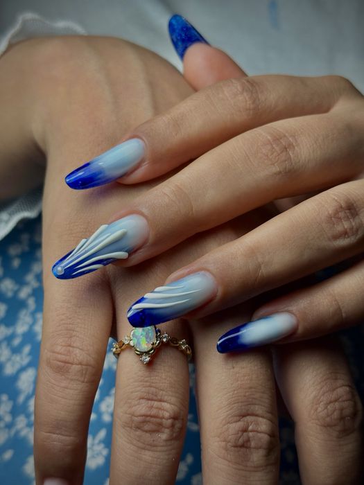 Caut modele pentru manichiură cu plata consumabilelor