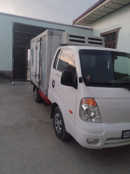 Кия бонго III сотилади йили 2010