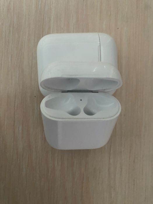 Airpods 1,2  кейсы !фото кейса только 1, есть и 2 в отличном состоянии