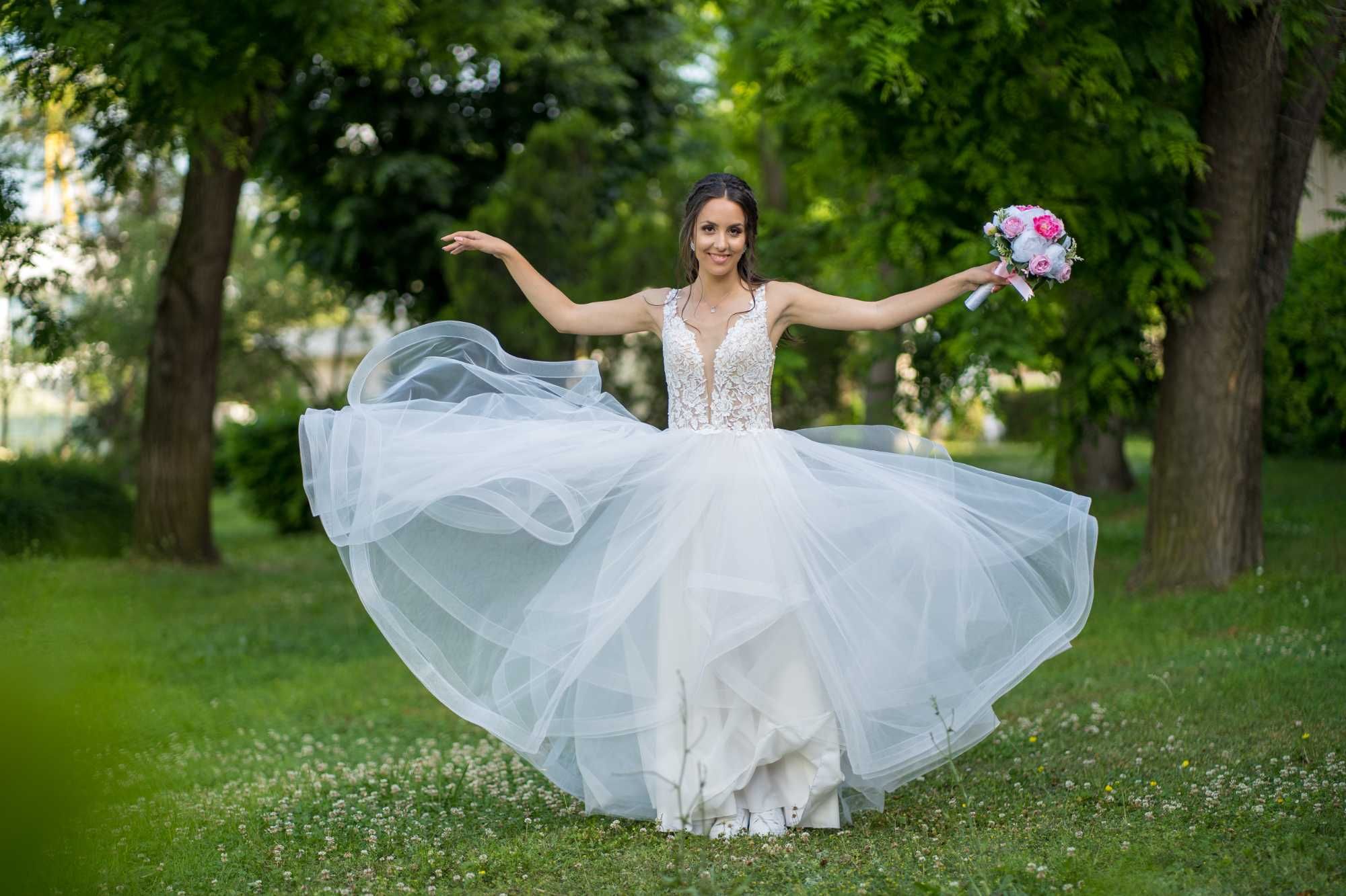Нежна и ефирна булченска рокля