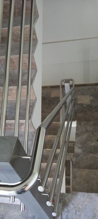 Balustrade din inox , sticla , otel .
