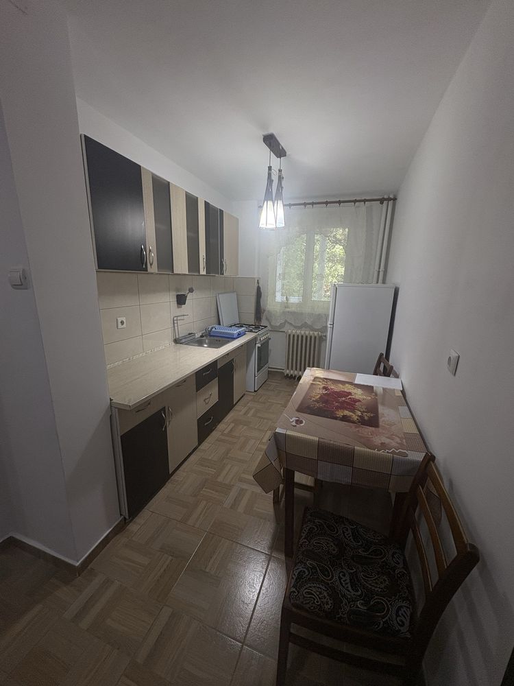 Proprietar inchiriez apartament 2 camere decomandat