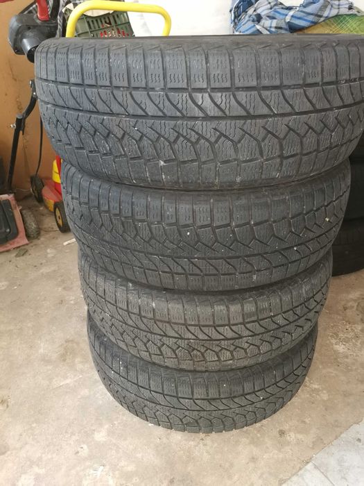Cauciucuri de iarna 205/60/16