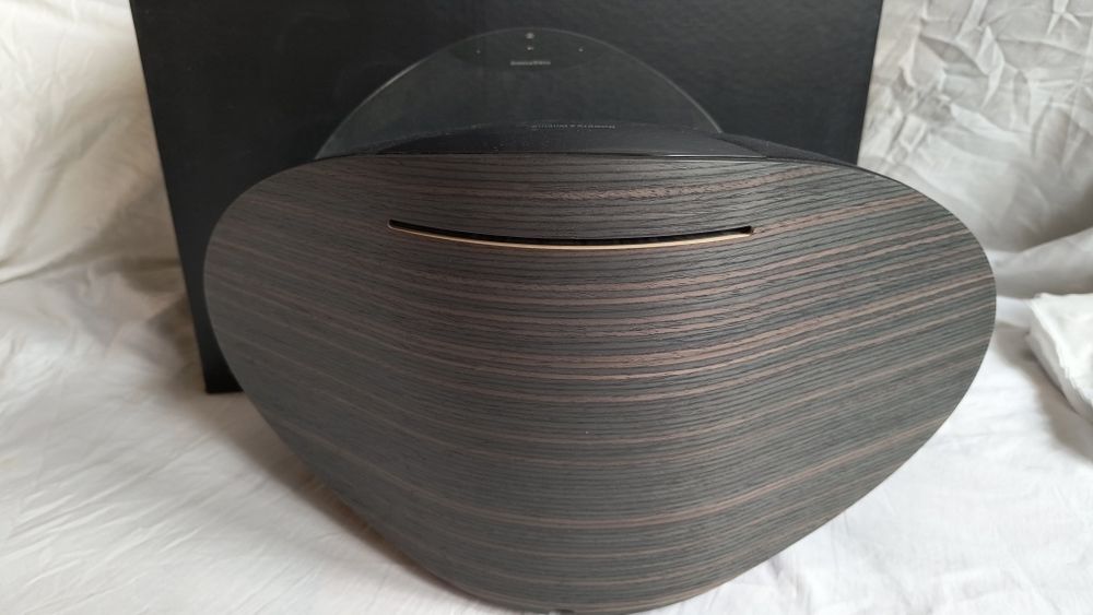 Boxa activa Bowers & Wilkins Formation Wedge in cutie 
Boxe active Bow