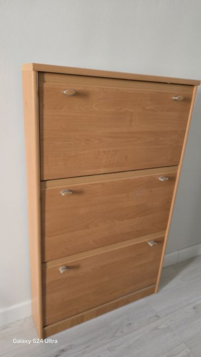 Обувница в хорошем состоянии. Продам 25000тг. Размер 126×76×16.