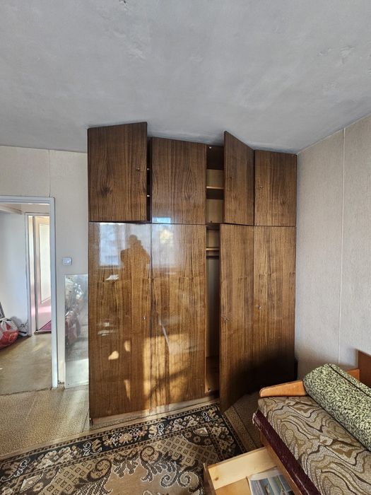 Мебели стари подарявам