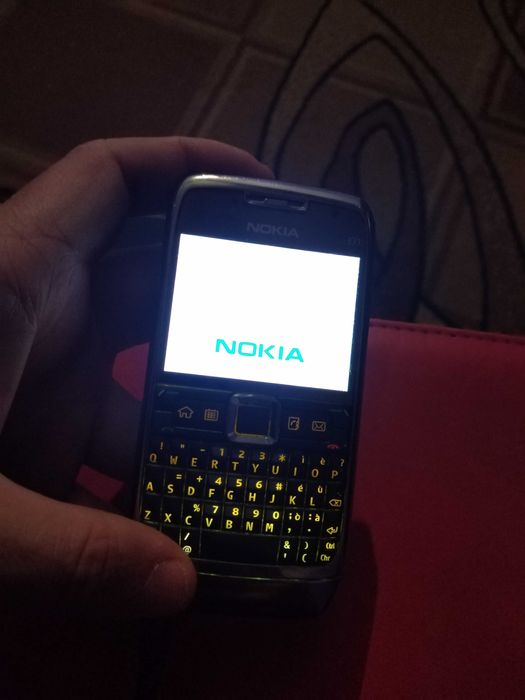 Telefon NOKIA E71 Metalic Business  Colectie Finland