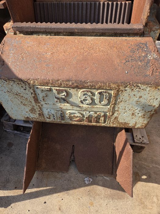 Concasor cu falci 600×250 MEM