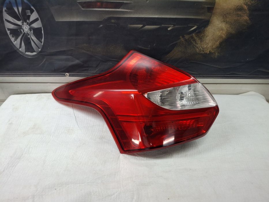Stop lampa tripla stanga pe aripa Ford focus 2010