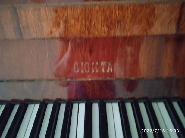 Продам пианино Сюита