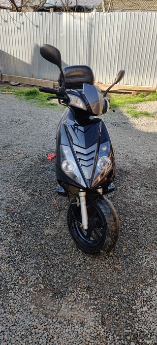 Scuter pe benzin