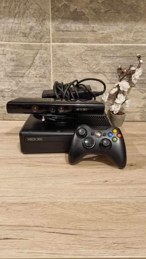 Vând Xbox 360 modat cu Kinect cu jocuri pentru copii
