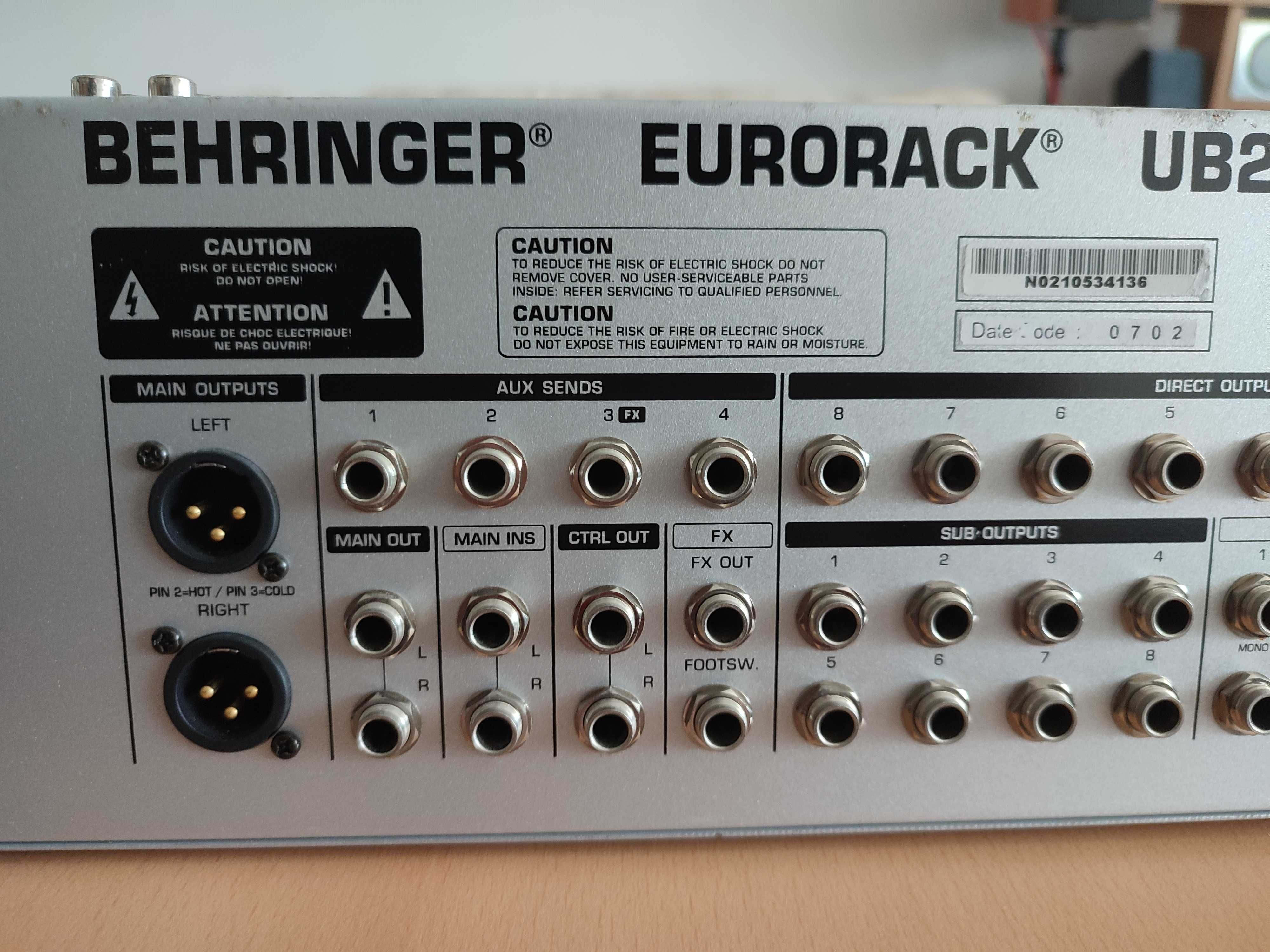 Пулт професионален 24 входа BEHRINGER EURORACK UB2442FX-PRO миксер