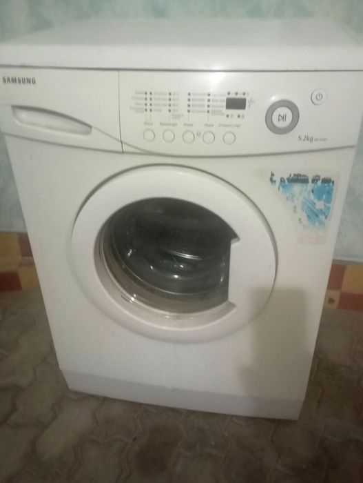 Стиральная машина  Samsung 5.2kg. не работает.