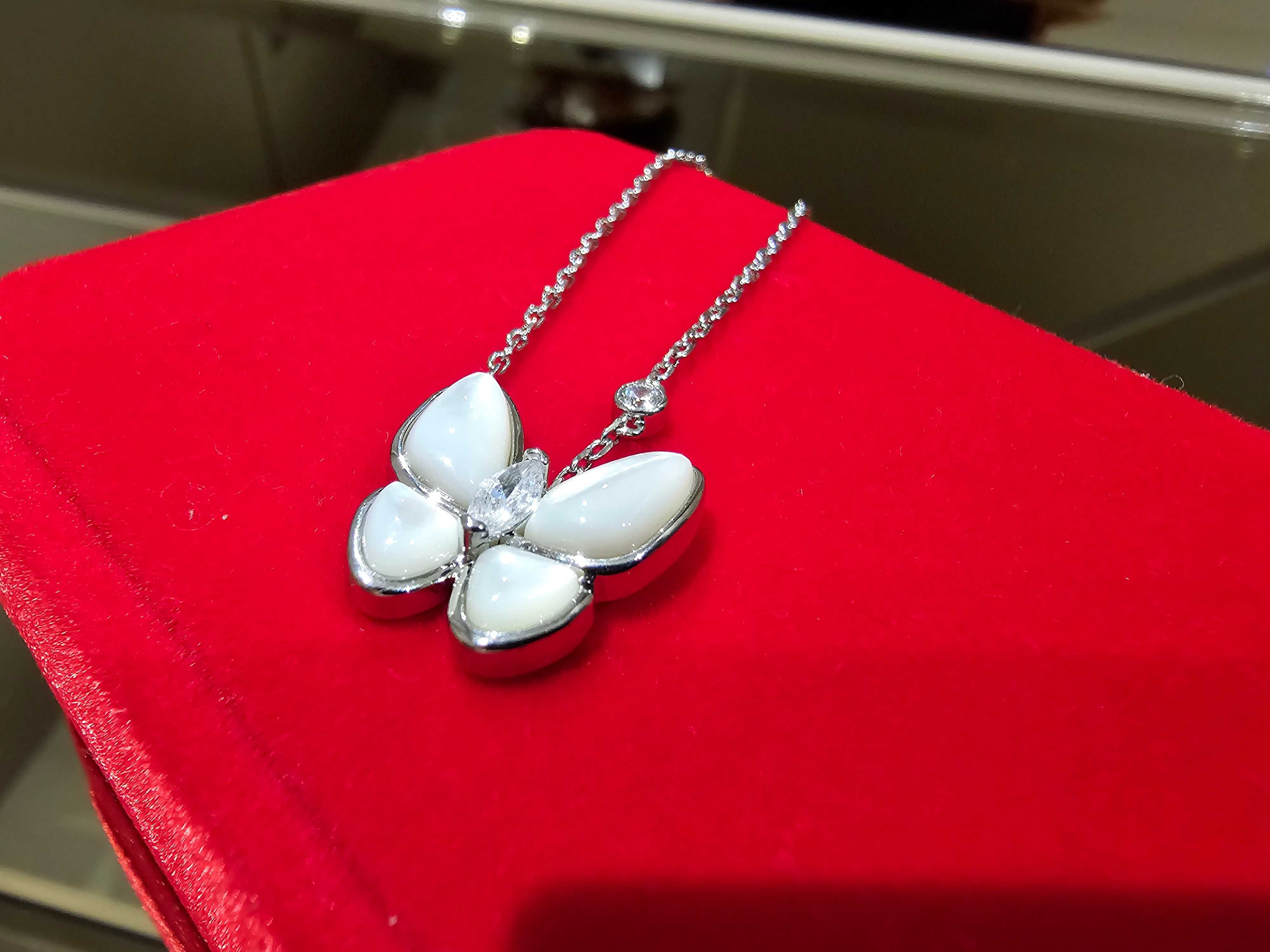 Van Cleef & Arpels VCA Silver Mother Pearl Two Butterfly Дамско Колие