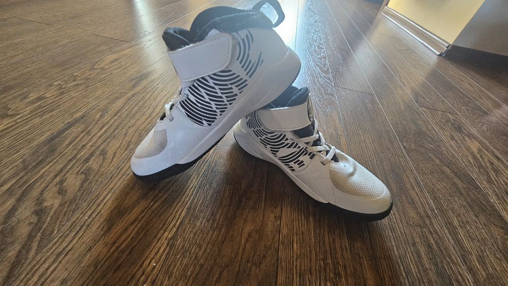 Pantofi sport Nike teamhustle baieti nr 35
