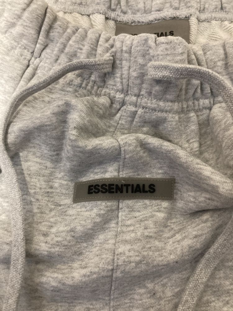 Essentials къси панталони