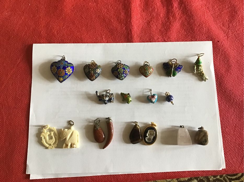 Coliere pietre semipretioase deosebite si pandantive cloisonne