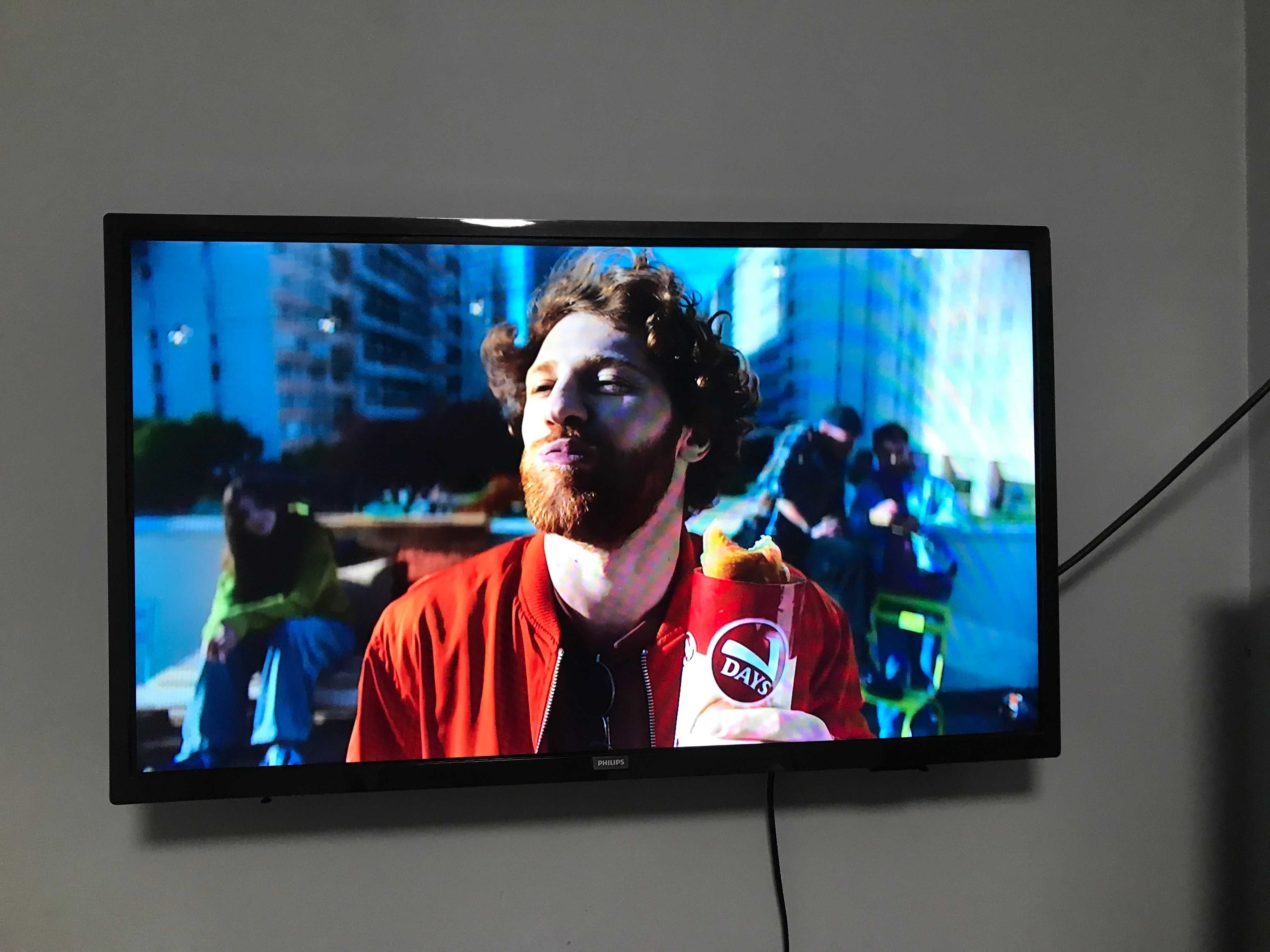 Телевизор PHILIPS 32 инча" Не е СМАРТ