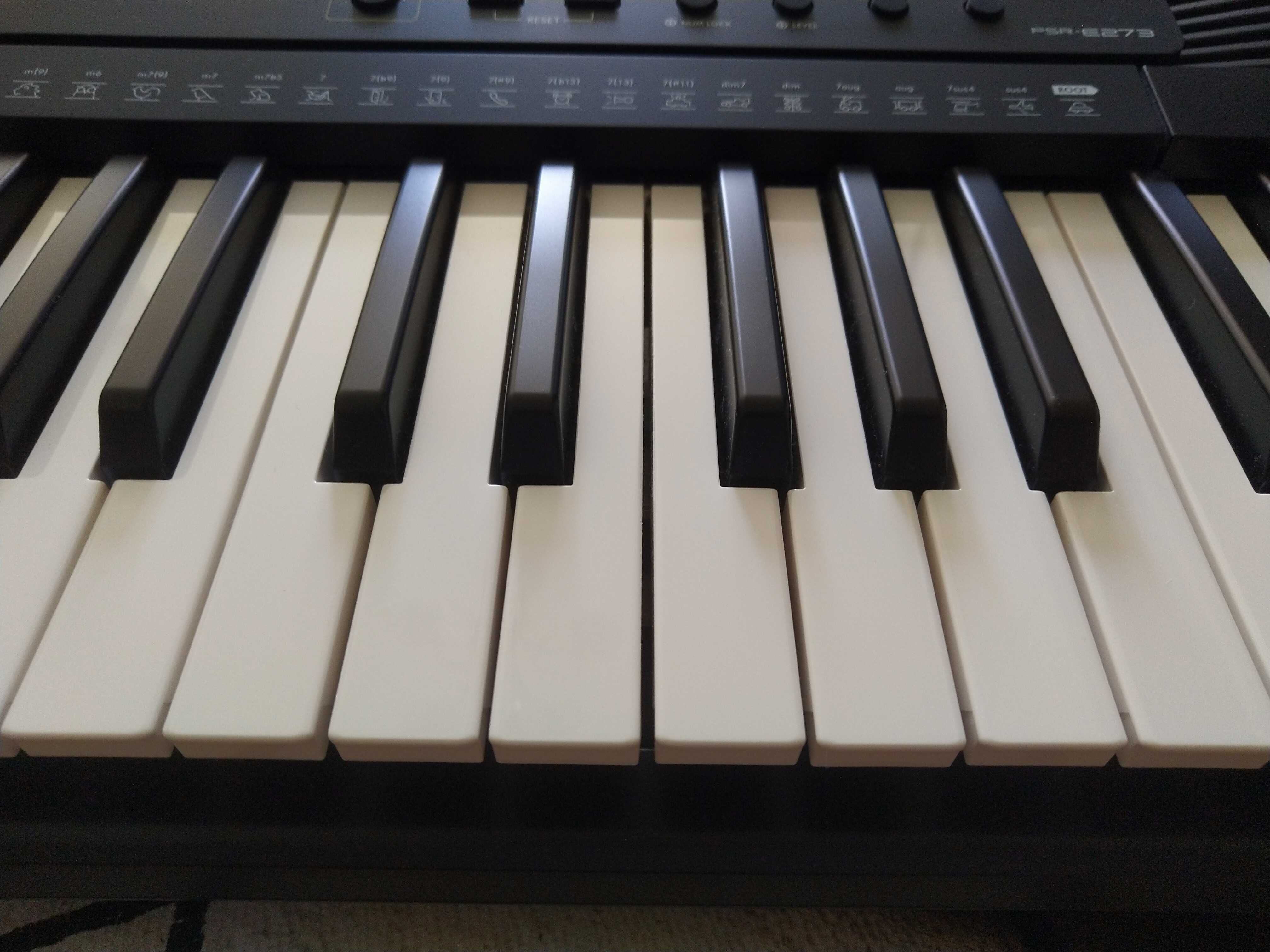 Pian Digital Portabil Yamaha PSR-E273 Negru