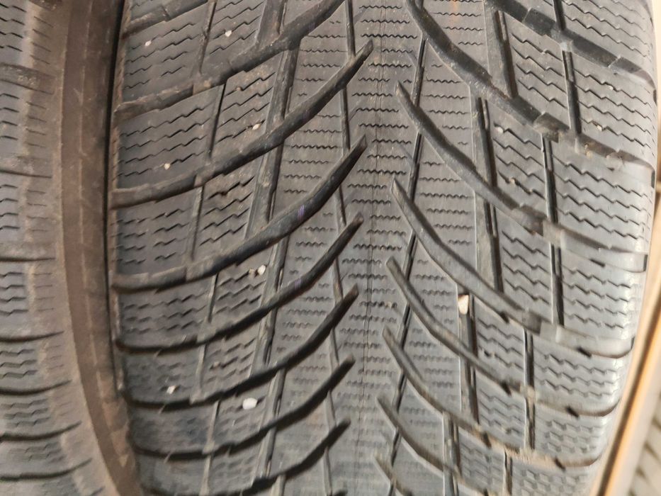 2бр.зимни гуми 215/55/17 Nokian
