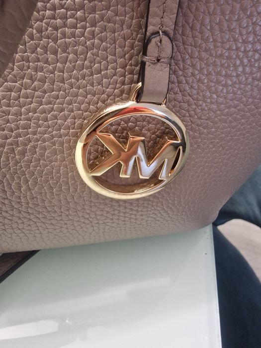 Vând geantă Michael kors