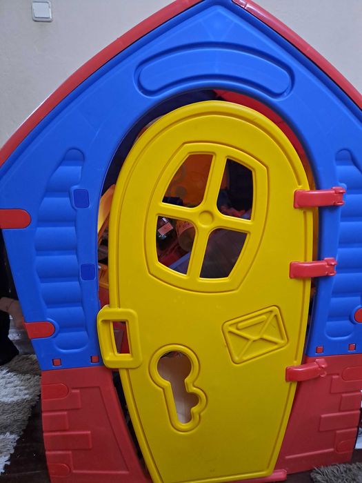 Детска пластмасова къща