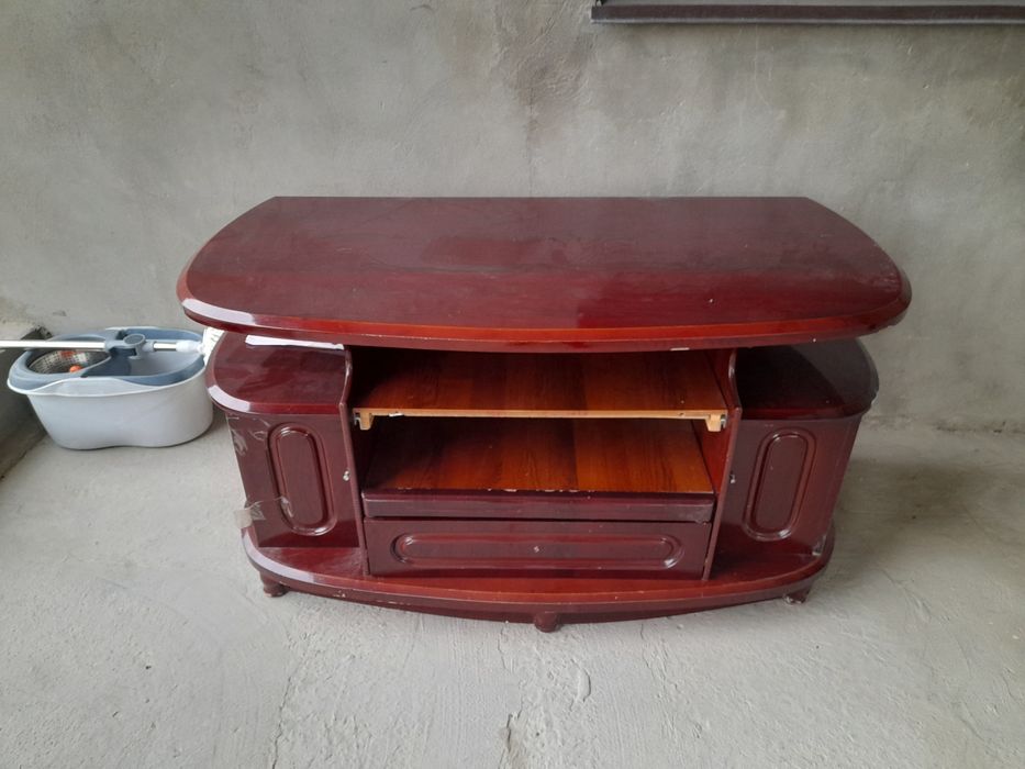 Подставка на телевизор