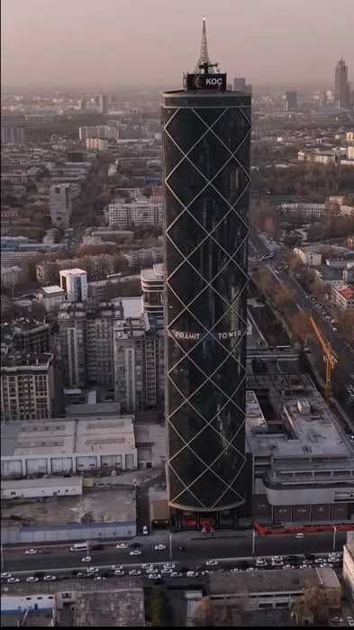 Сдаётся в аренду премиум-офис в Piramit Tower — 11 этаж, 33 м²