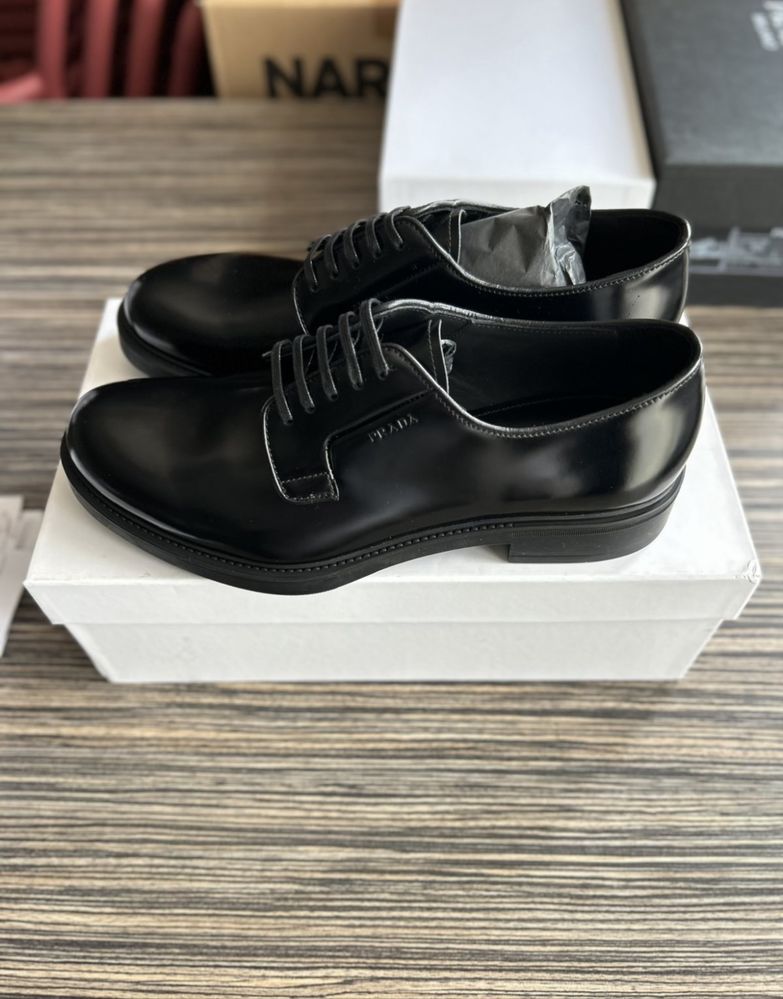 Оригинални обувки Prada