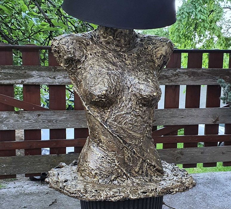 Намаление! Авторска лампа– Голо женско тяло, над 10кг