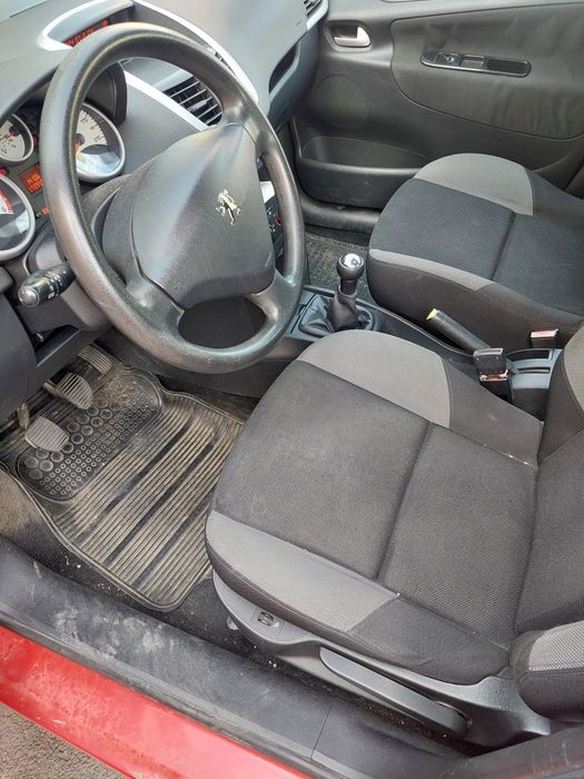 Vând Peugeot 207