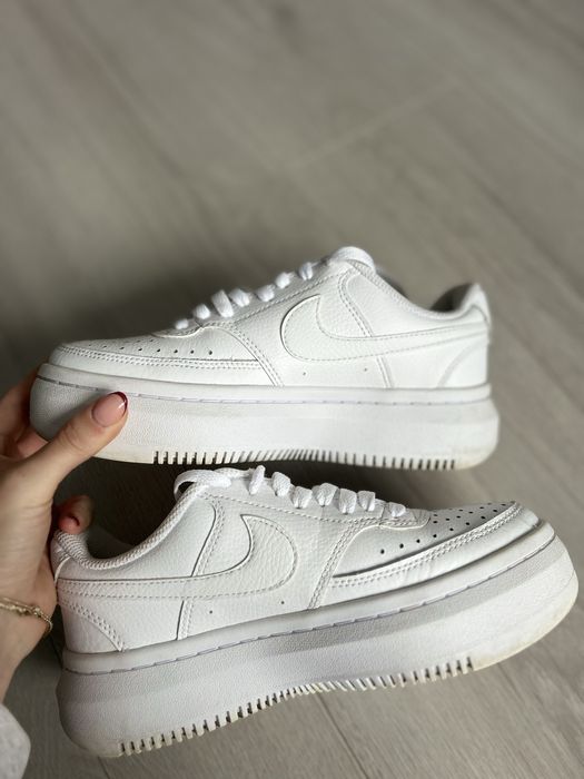 Бели маратонки Nike