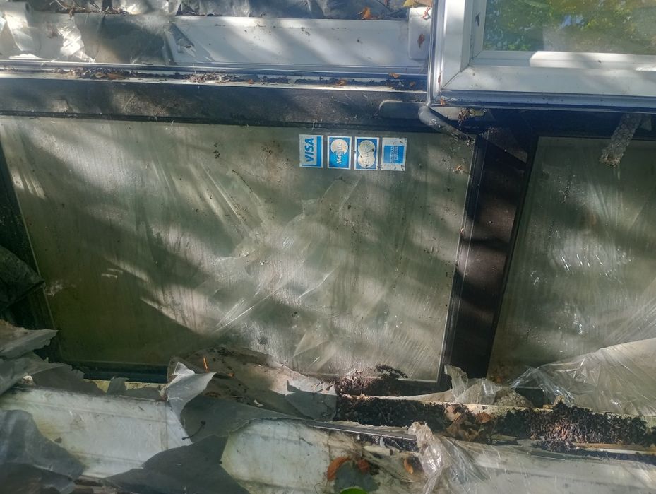 Vând trei uși termopan cu sticla