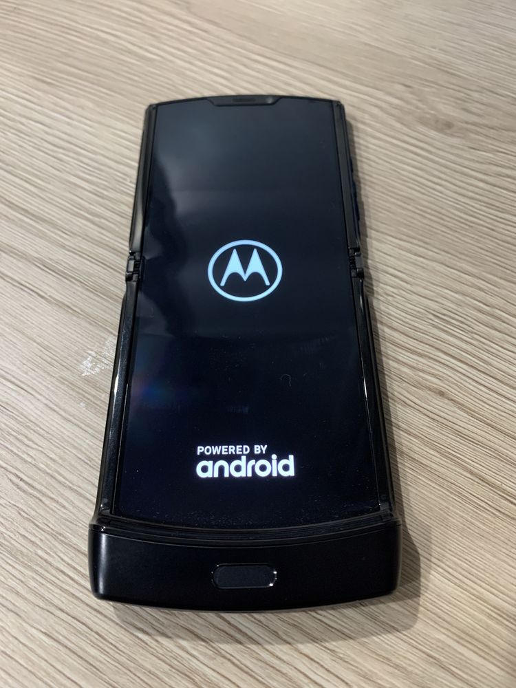 Телефон GSM Motorola Razr 2019