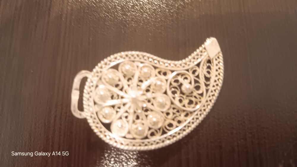 Сребарна стара ръчна брошка