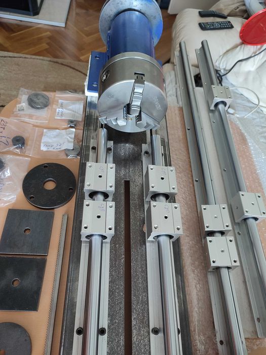 Продавам части за направа на струг