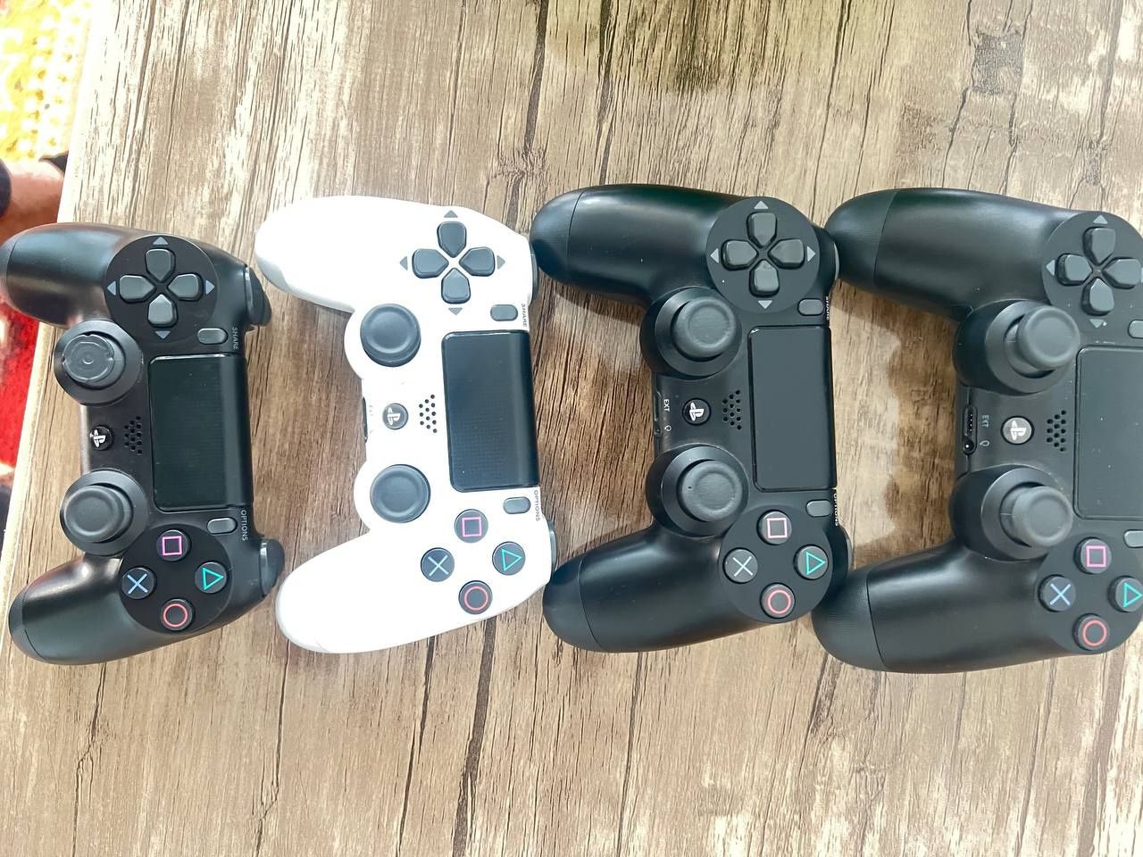 2ta Ps 4 sotiladi.