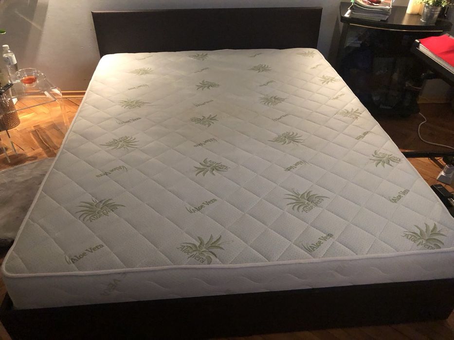 Спалня с матрака се продава