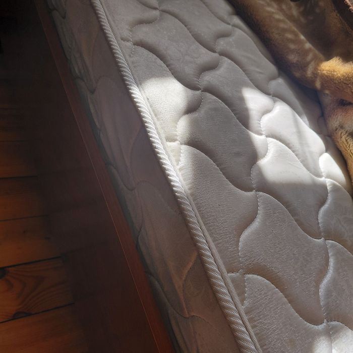 Кровать односпальная, матрас