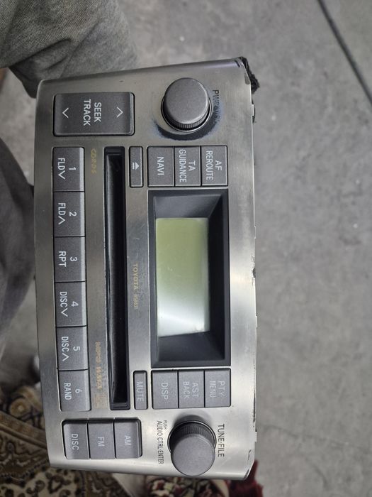 Продам магнитофон оригинал на такта авенсис