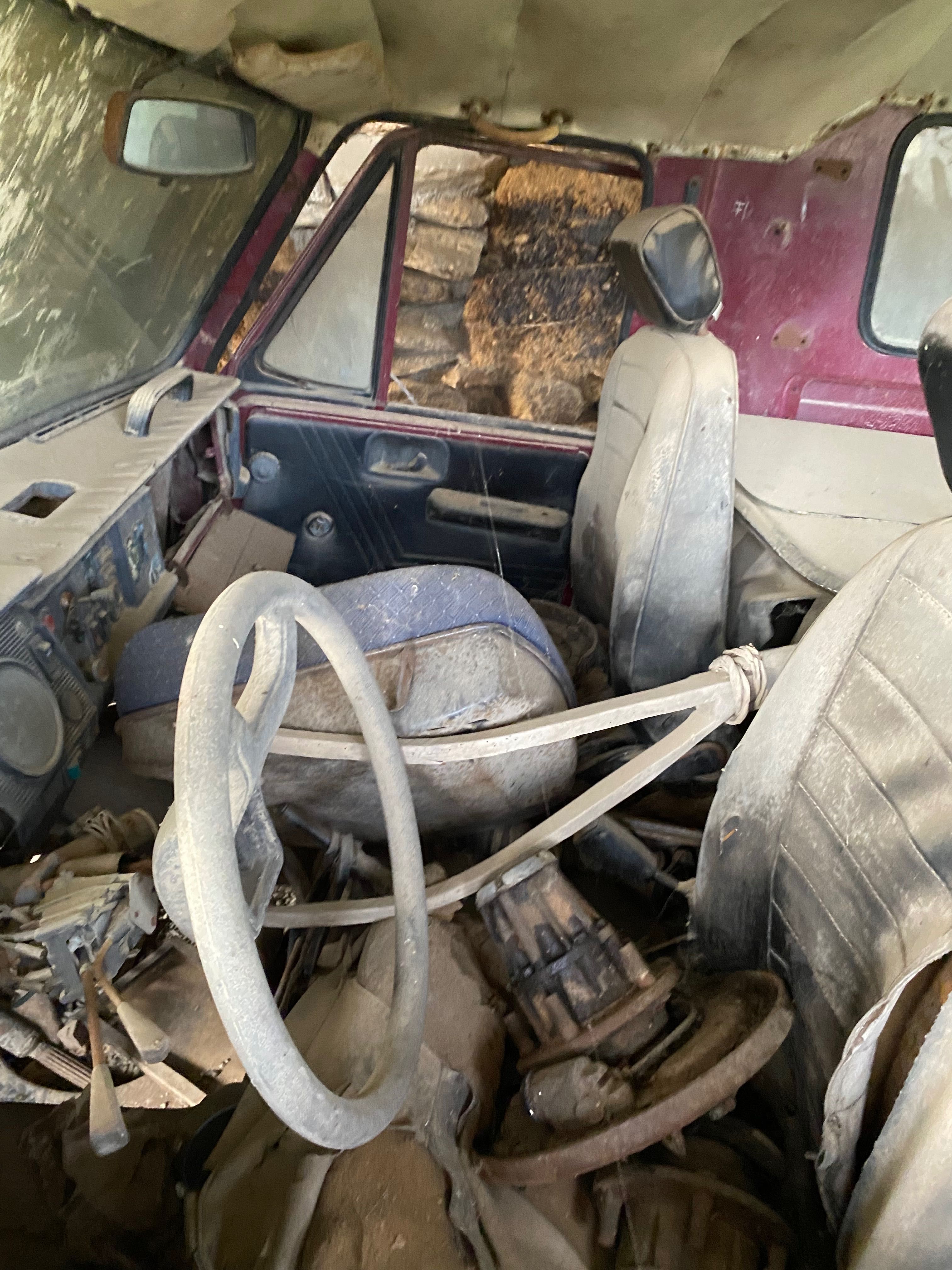 Vând mașini vechi de epoca sau schimb cu auto